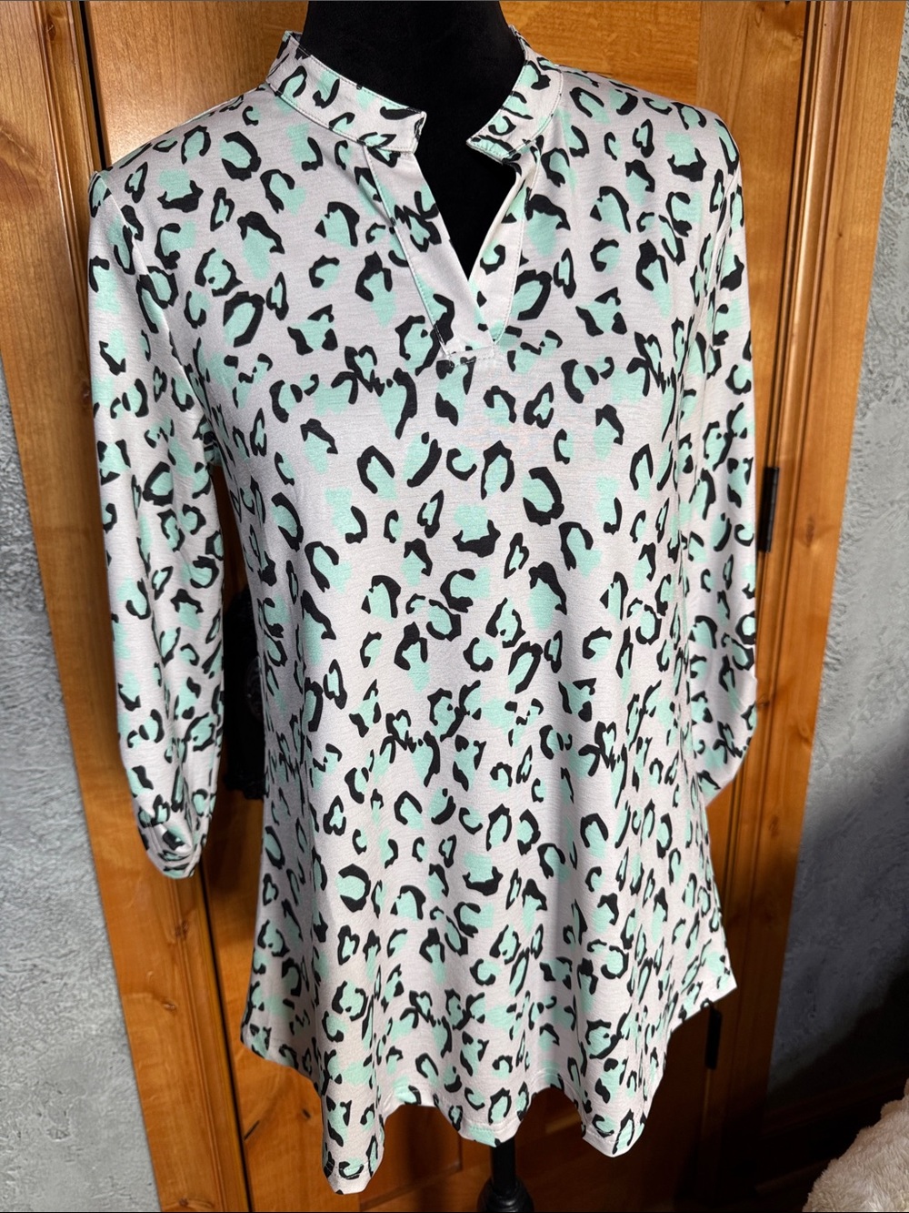 Zattcas Mint Leopard Print V-Neck Tunic Top